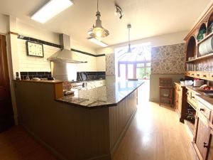 Modern Breakfast Kitchen- click for photo gallery